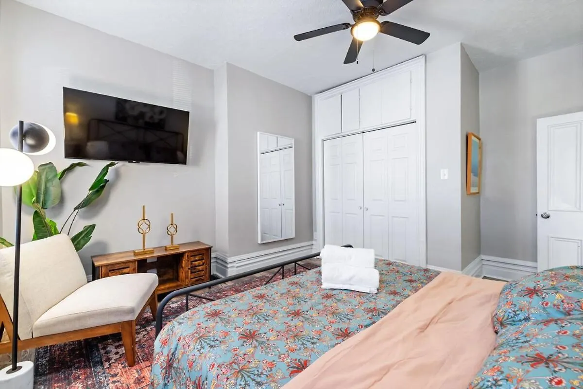 Casa vacanze Villa A Part Of History! Gated Yard, Hot Tub, 5 Br Pittsburgh